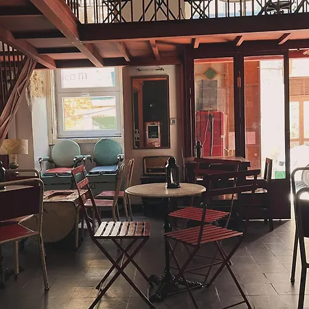 Alface Hall Hostel & Bar-3